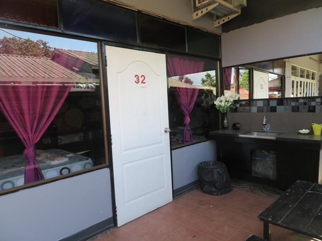 Same Same Guesthouse, Bar & Restaurant (Adults Only) Haad Rin Exteriör bild