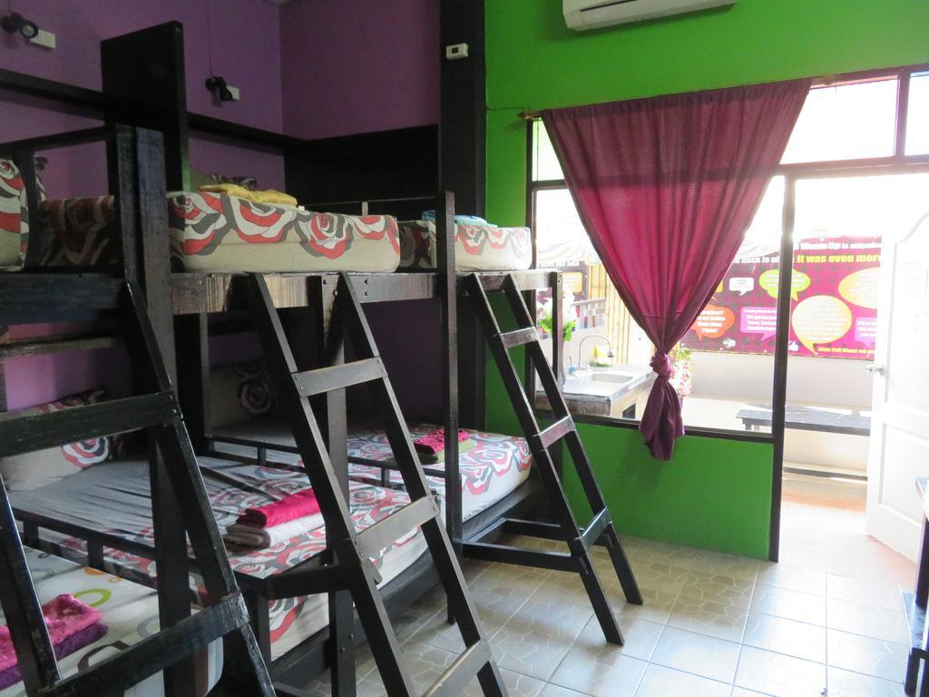 Same Same Guesthouse, Bar & Restaurant (Adults Only) Haad Rin Exteriör bild