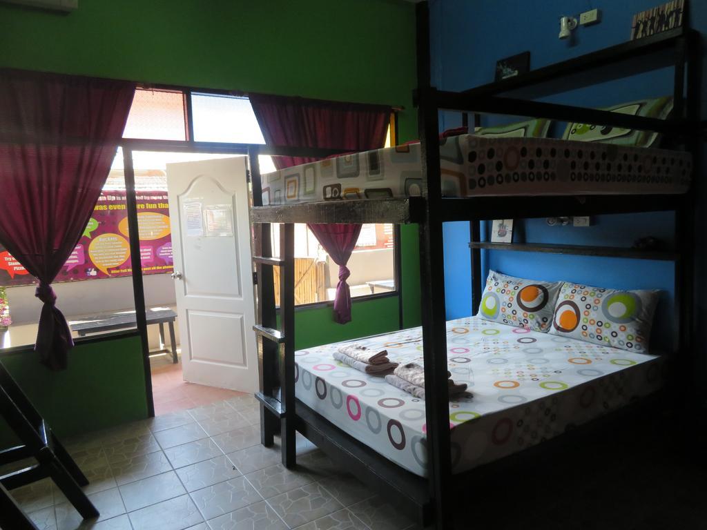 Same Same Guesthouse, Bar & Restaurant (Adults Only) Haad Rin Exteriör bild