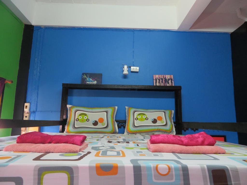 Same Same Guesthouse, Bar & Restaurant (Adults Only) Haad Rin Exteriör bild