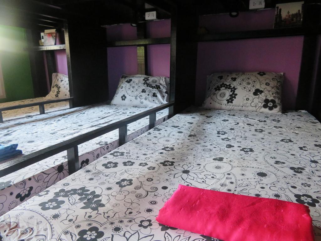 Same Same Guesthouse, Bar & Restaurant (Adults Only) Haad Rin Exteriör bild