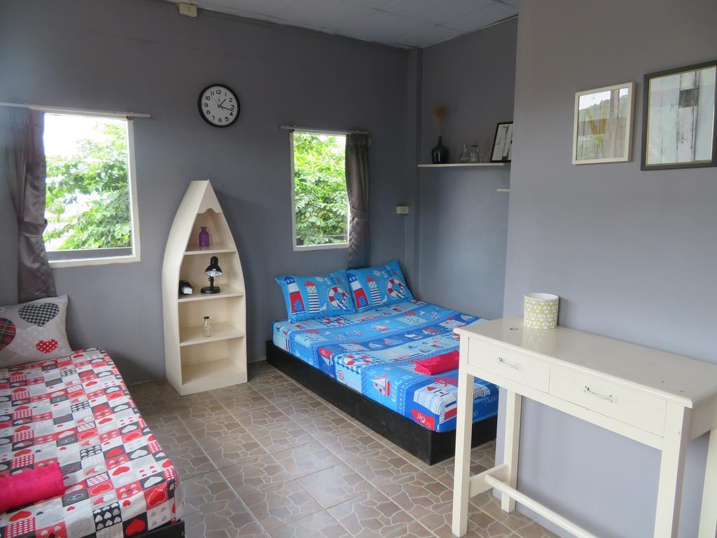 Same Same Guesthouse, Bar & Restaurant (Adults Only) Haad Rin Exteriör bild