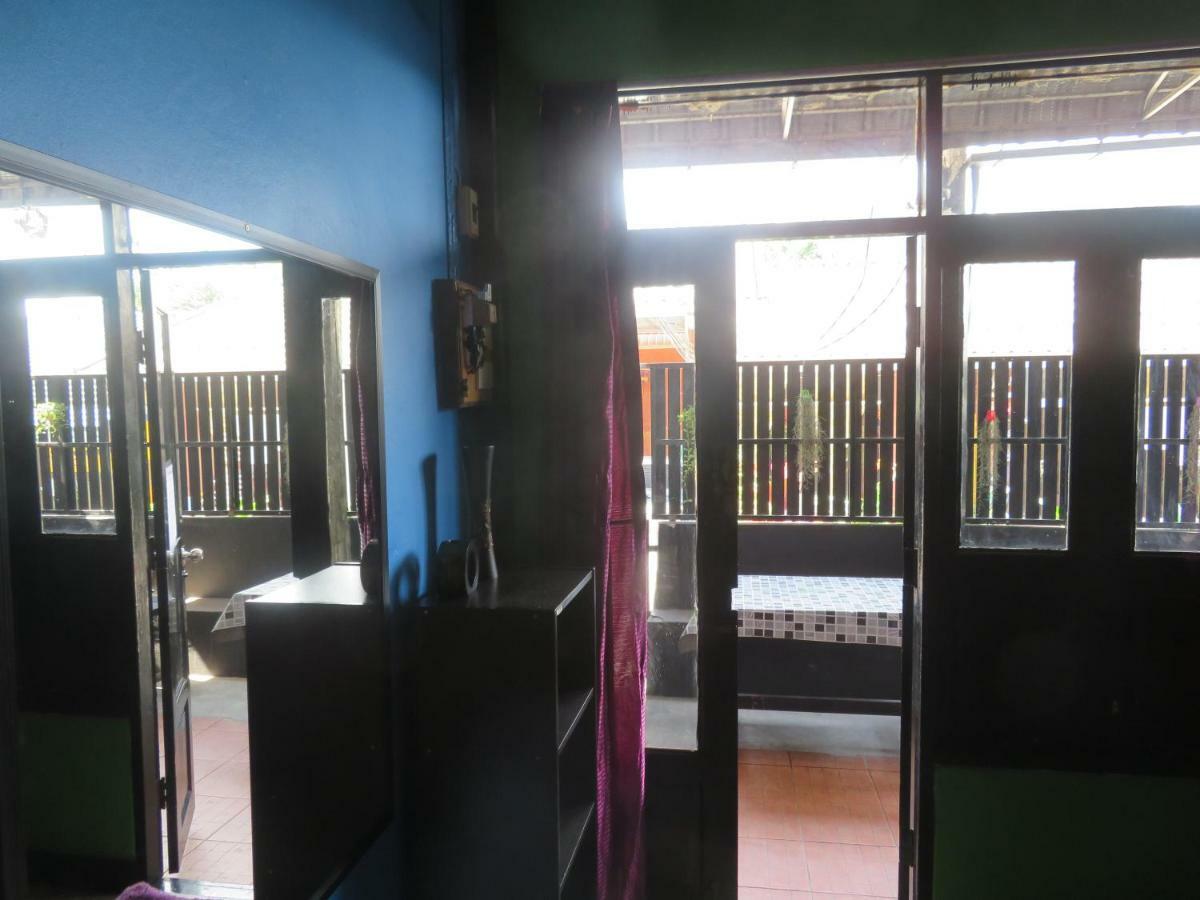 Same Same Guesthouse, Bar & Restaurant (Adults Only) Haad Rin Exteriör bild