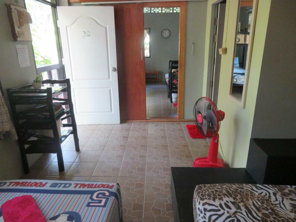 Same Same Guesthouse, Bar & Restaurant (Adults Only) Haad Rin Exteriör bild