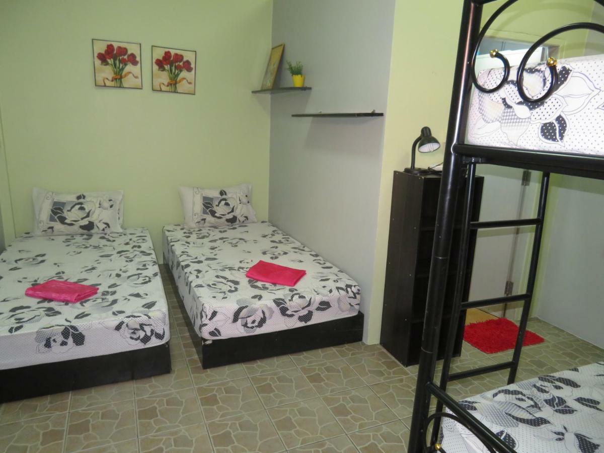 Same Same Guesthouse, Bar & Restaurant (Adults Only) Haad Rin Exteriör bild