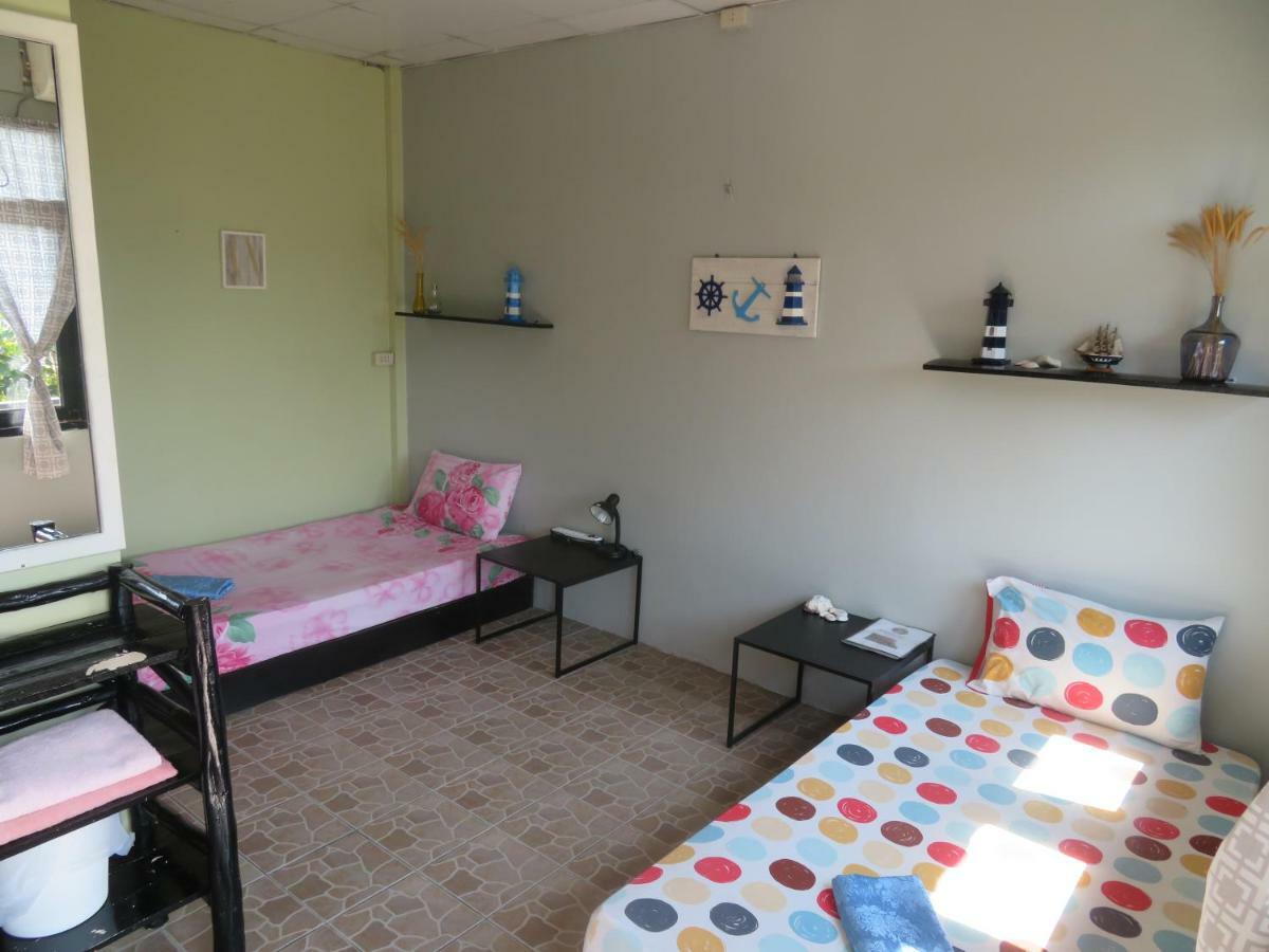 Same Same Guesthouse, Bar & Restaurant (Adults Only) Haad Rin Exteriör bild