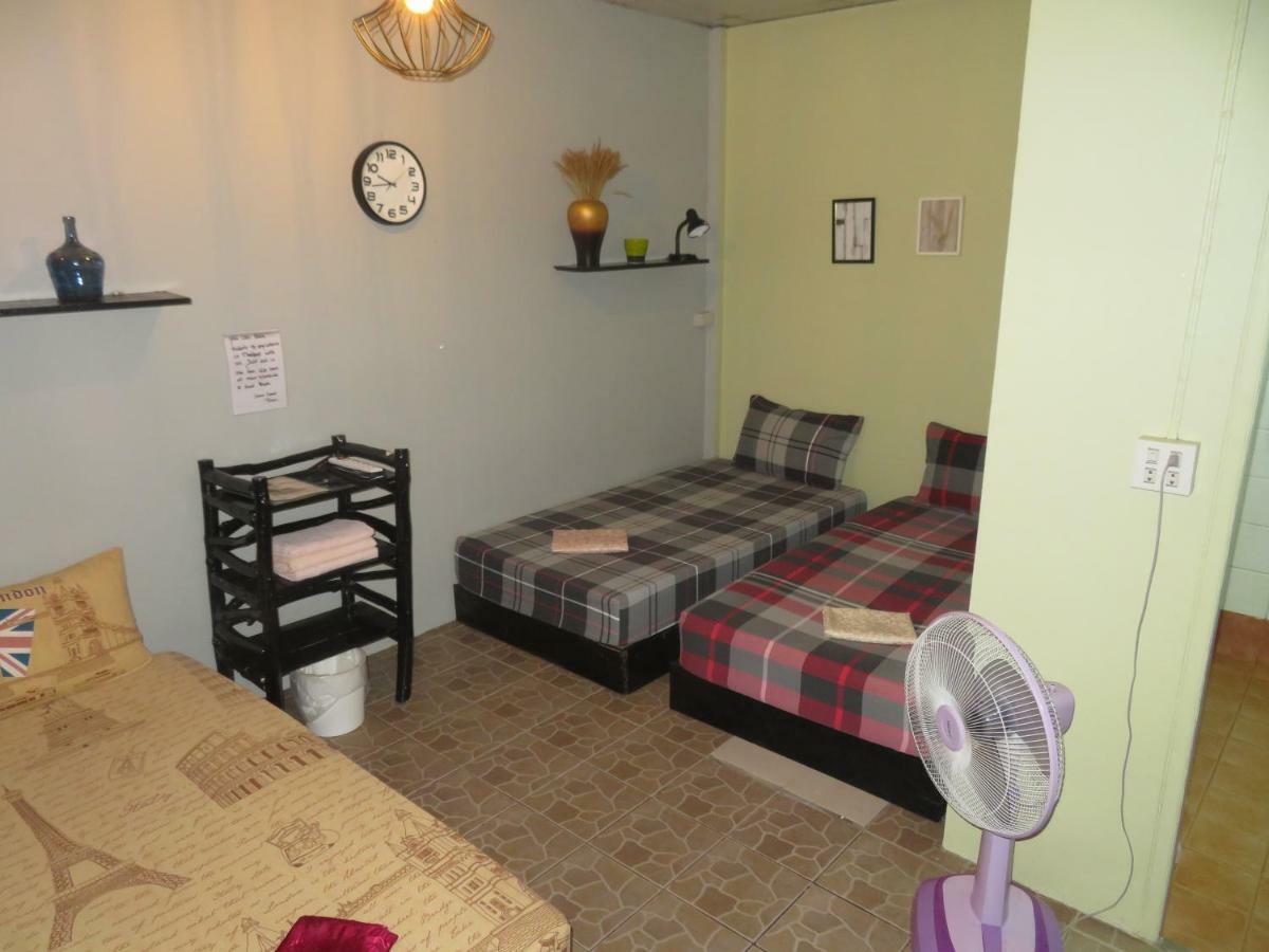 Same Same Guesthouse, Bar & Restaurant (Adults Only) Haad Rin Exteriör bild
