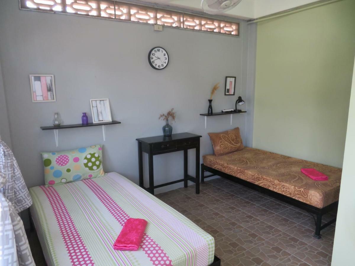 Same Same Guesthouse, Bar & Restaurant (Adults Only) Haad Rin Exteriör bild