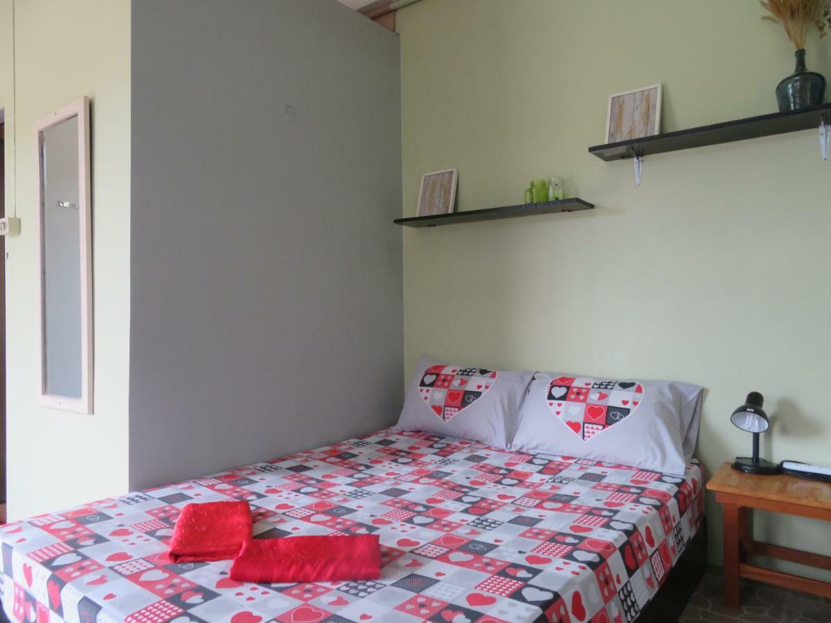 Same Same Guesthouse, Bar & Restaurant (Adults Only) Haad Rin Exteriör bild