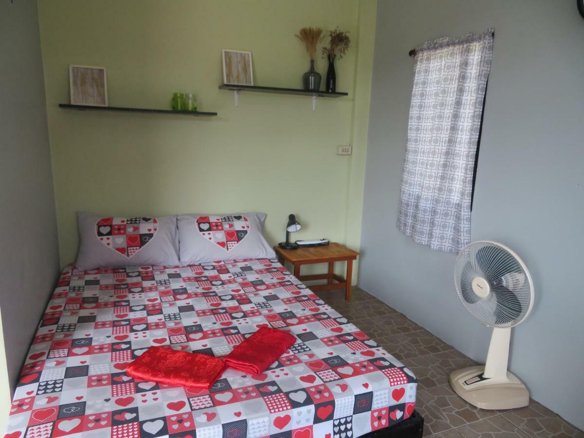 Same Same Guesthouse, Bar & Restaurant (Adults Only) Haad Rin Exteriör bild