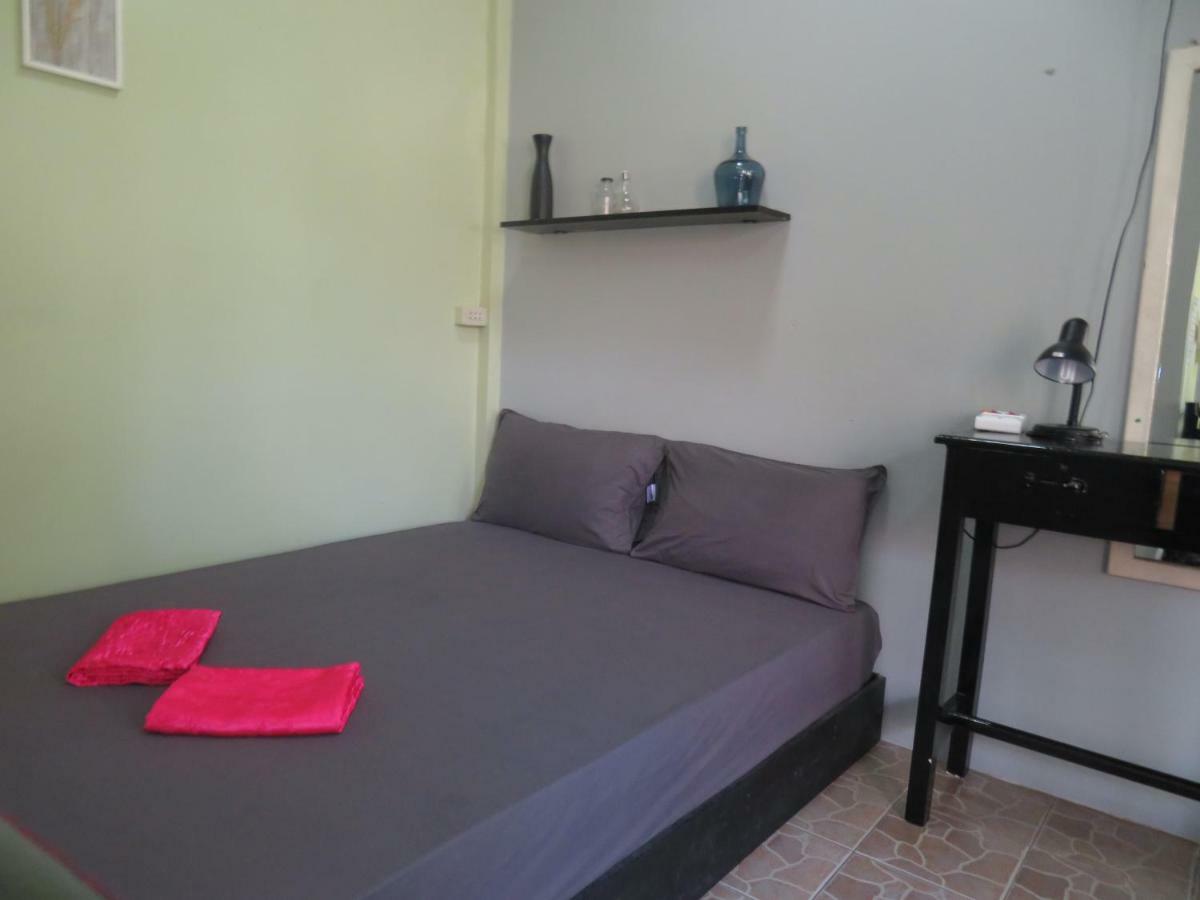Same Same Guesthouse, Bar & Restaurant (Adults Only) Haad Rin Exteriör bild