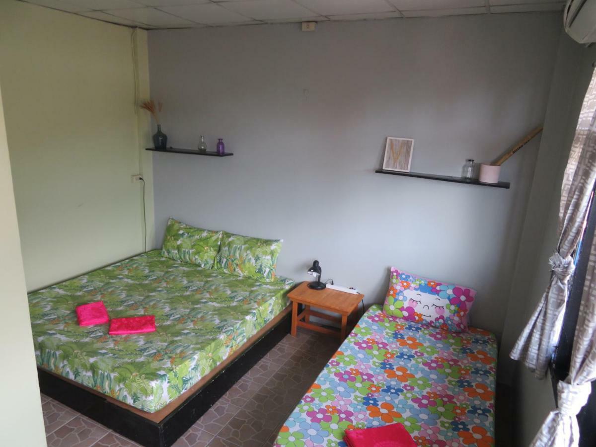 Same Same Guesthouse, Bar & Restaurant (Adults Only) Haad Rin Exteriör bild