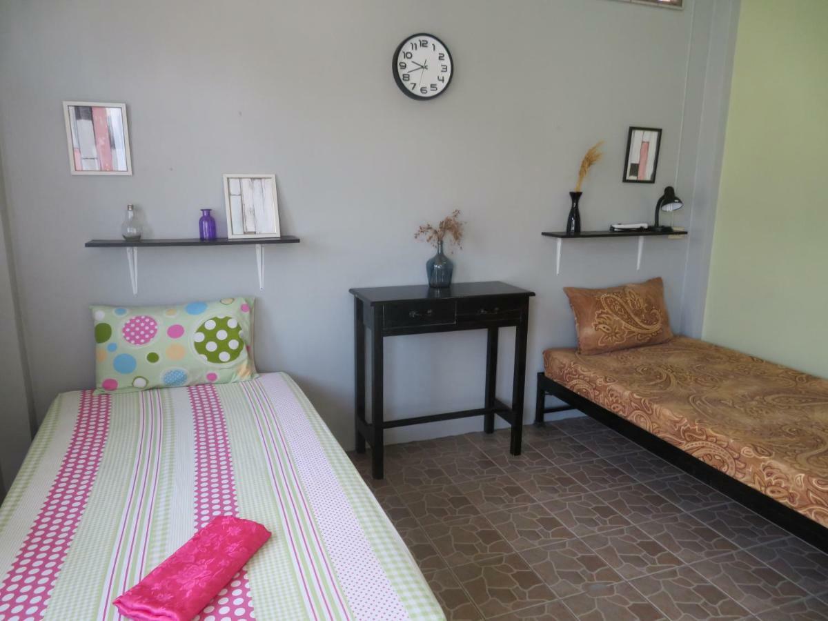 Same Same Guesthouse, Bar & Restaurant (Adults Only) Haad Rin Exteriör bild