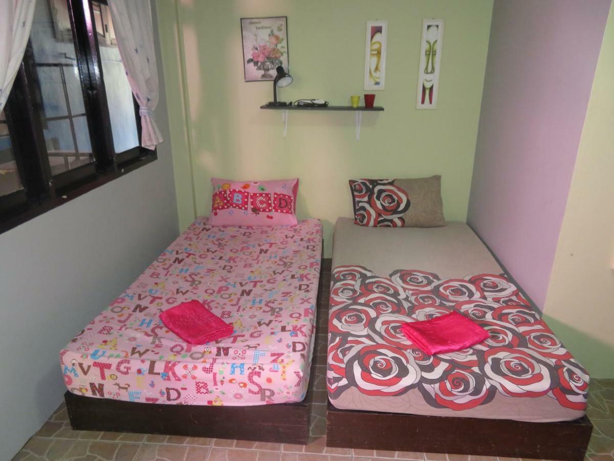 Same Same Guesthouse, Bar & Restaurant (Adults Only) Haad Rin Exteriör bild