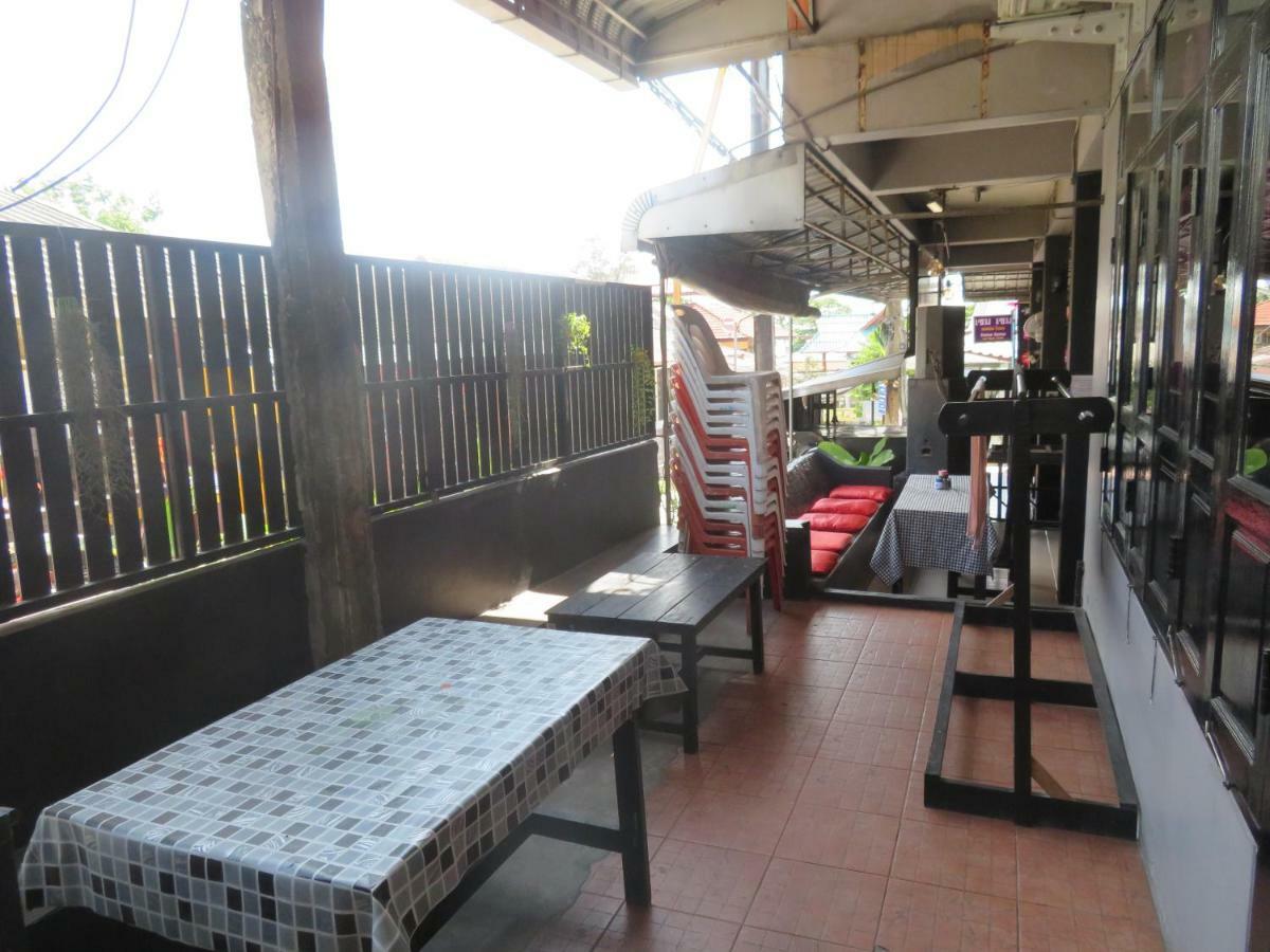 Same Same Guesthouse, Bar & Restaurant (Adults Only) Haad Rin Exteriör bild