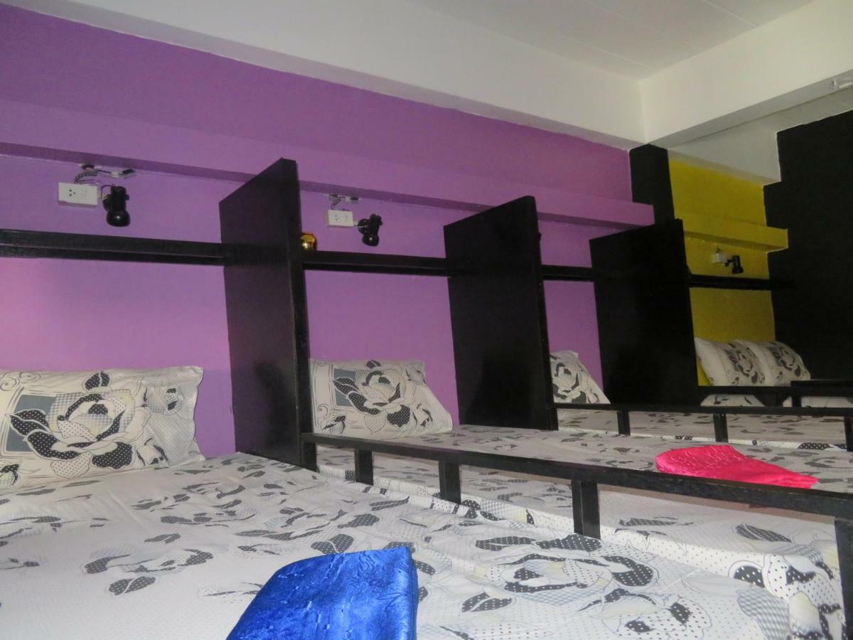 Same Same Guesthouse, Bar & Restaurant (Adults Only) Haad Rin Exteriör bild