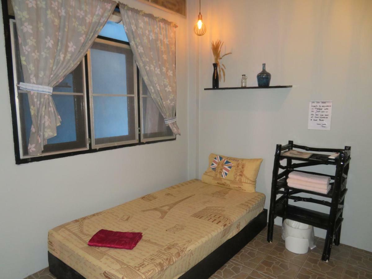 Same Same Guesthouse, Bar & Restaurant (Adults Only) Haad Rin Exteriör bild