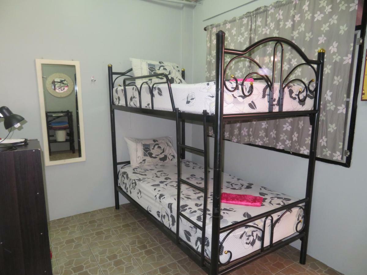 Same Same Guesthouse, Bar & Restaurant (Adults Only) Haad Rin Exteriör bild