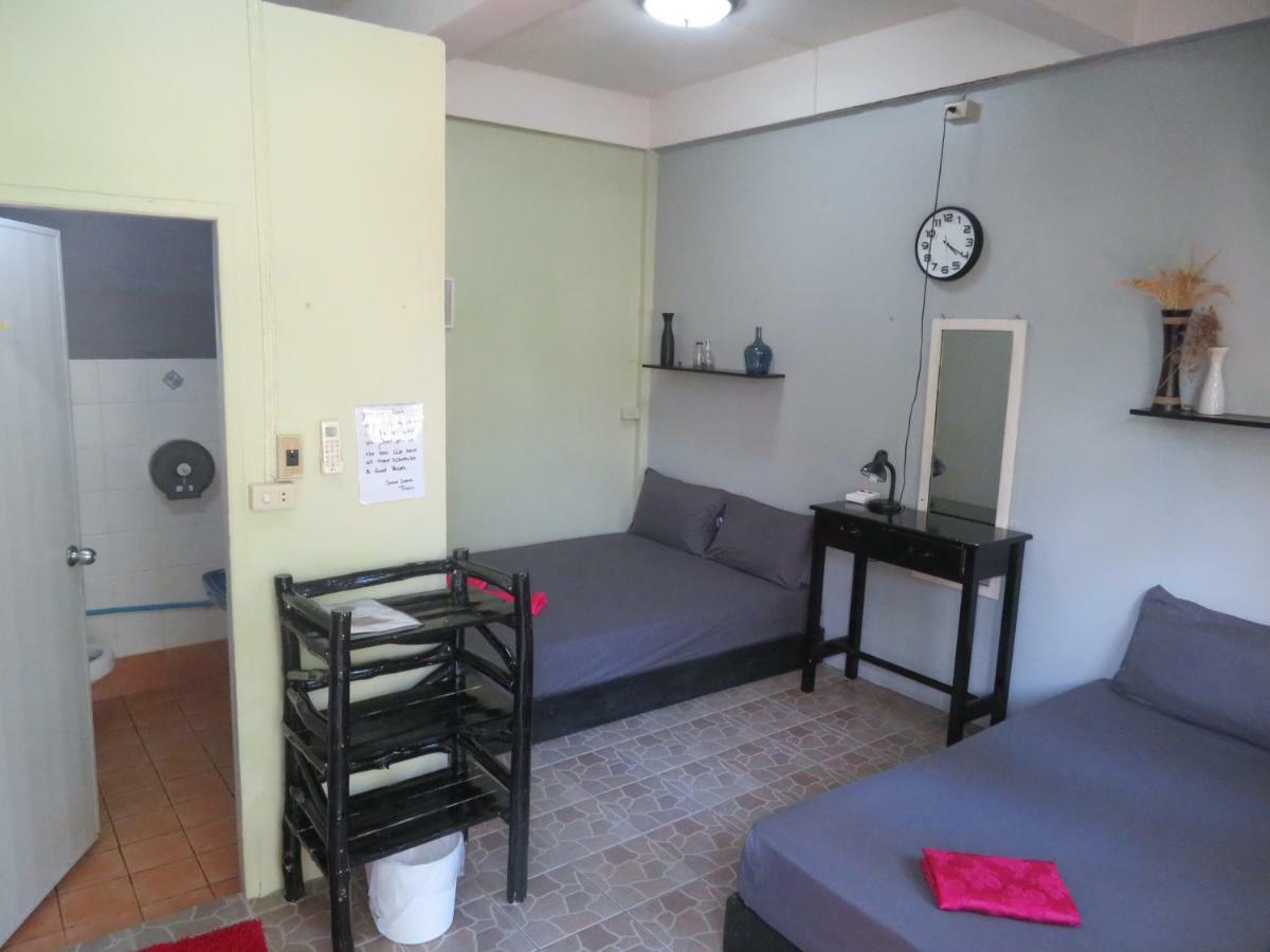 Same Same Guesthouse, Bar & Restaurant (Adults Only) Haad Rin Exteriör bild